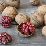 Hạt óc chó đỏ có tác dụng gì? Lưu ý khi sử dụng
