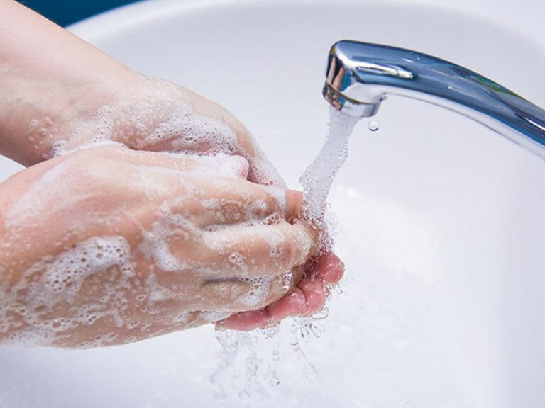 cách chăm sóc da tay bị khô 1
