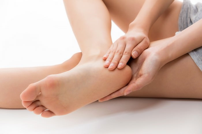 Chăm sóc da chân bị khô đúng cách và hiệu quả
