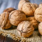 Có nên mua hạt óc chó nguyên vỏ? (Lời khuyên cho người mới)