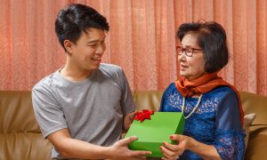 Top những quà tặng mẹ vợ nhân ngày sinh nhật ý nghĩa